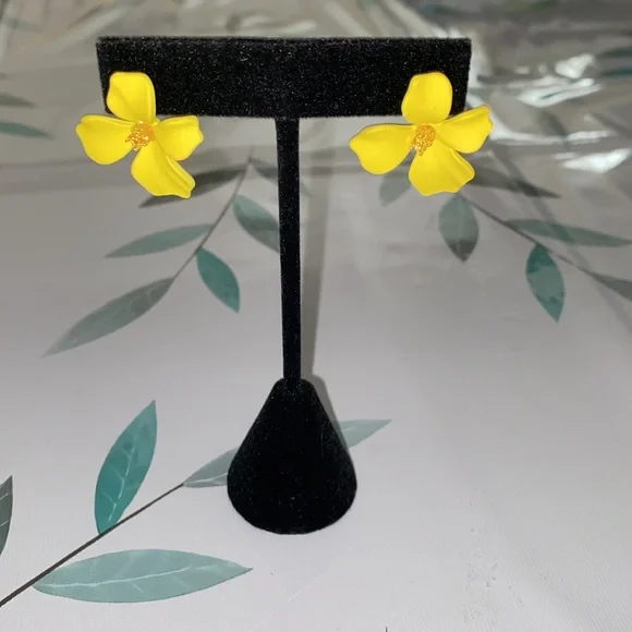 Boho Flower Stud Earrings - Picture 11 of 11